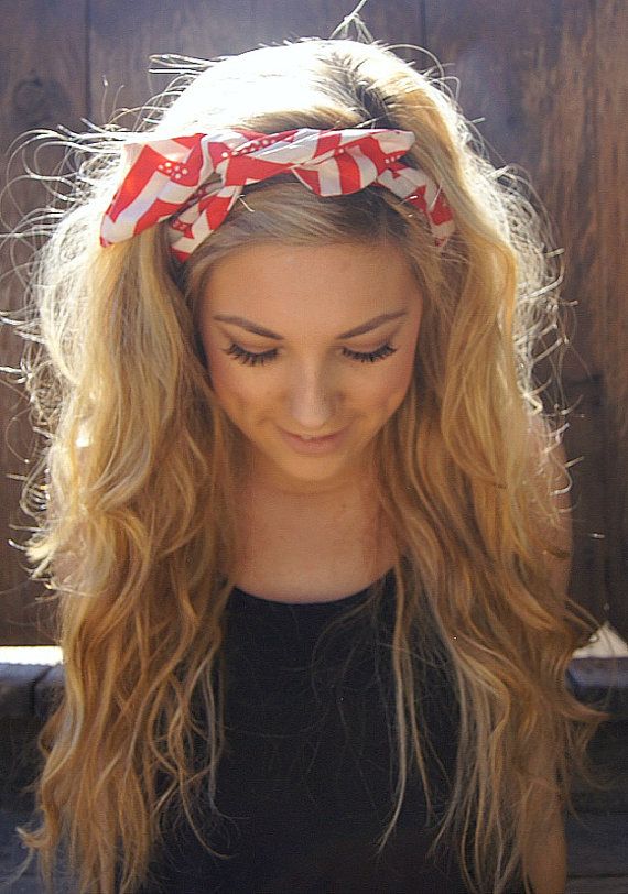 Beautiful headband hairstyle for young women