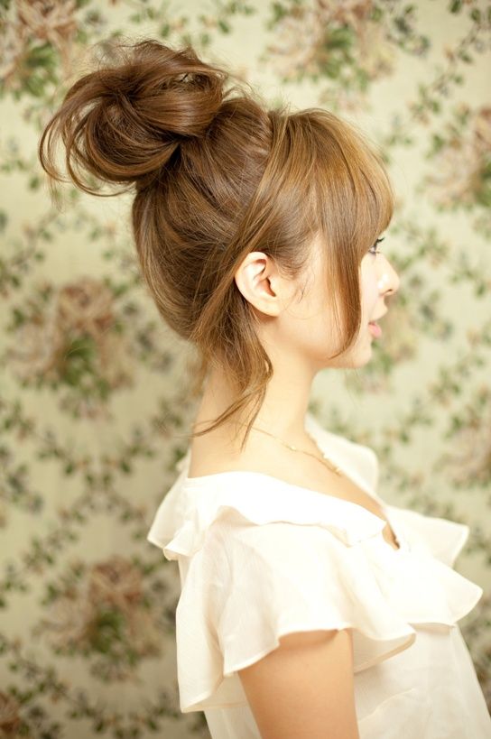 Stylish topknot hairstyle for young women