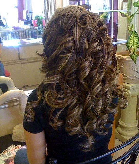 Brunette structured curls