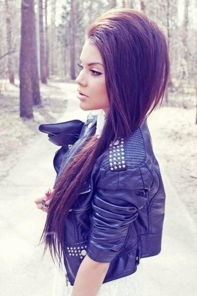 Side swept hairstyle with layers