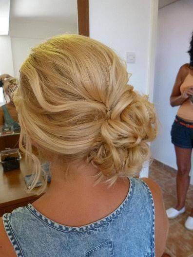 Adorable side swept hairstyle