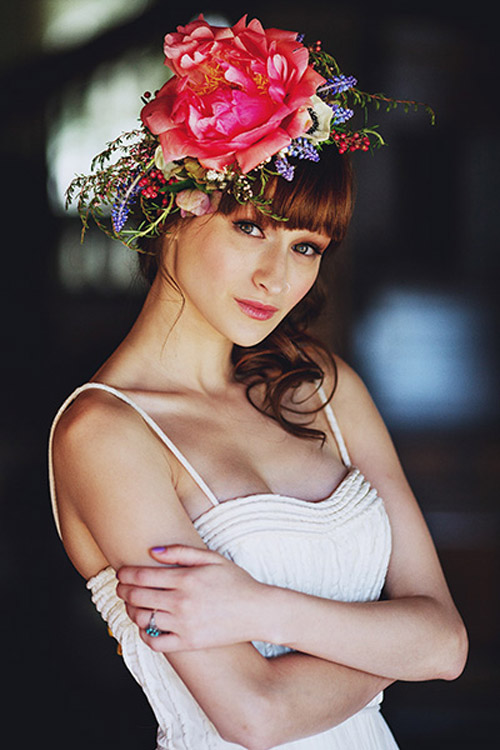 Long wavy flower bridal hairstyle over