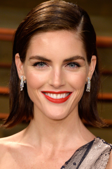 Best hairstyles for super mothers: Hilary Rhoda Short Side Part