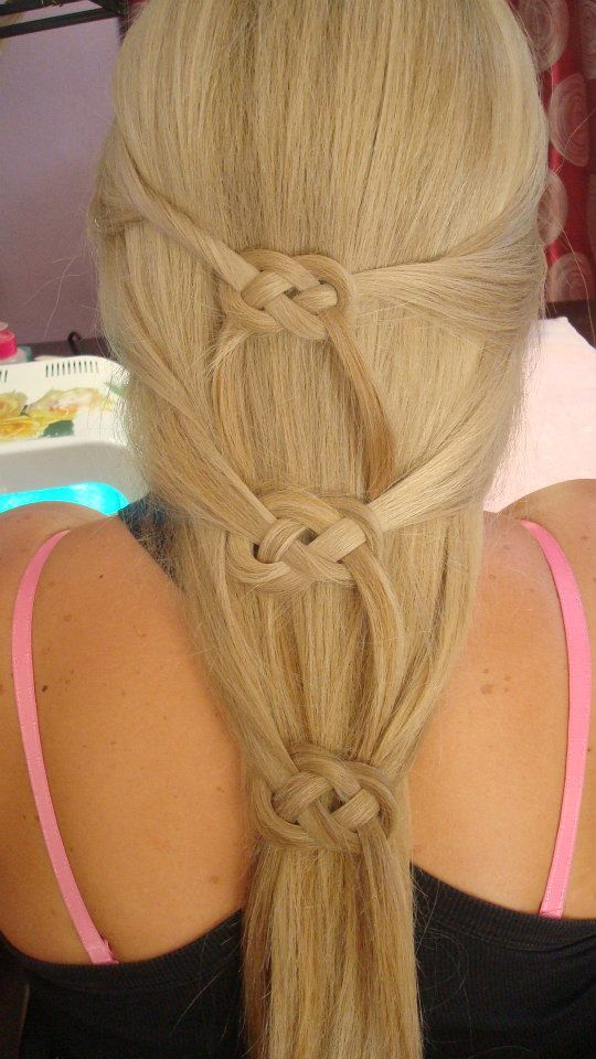 Fantastic knotted hairstyle looks