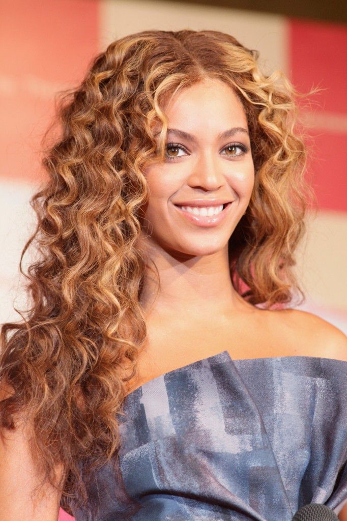 15 charming curly hairstyles for women