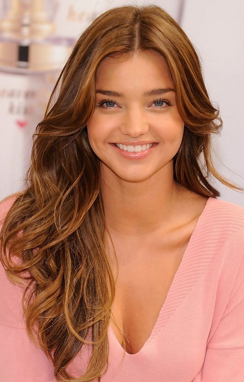 Miranda Kerr Hairstyles: Middle Part Curls