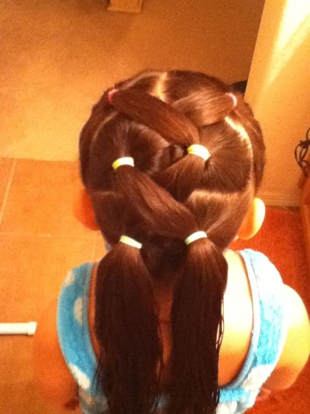 Zigzag ponytail hairstyle for little girls
