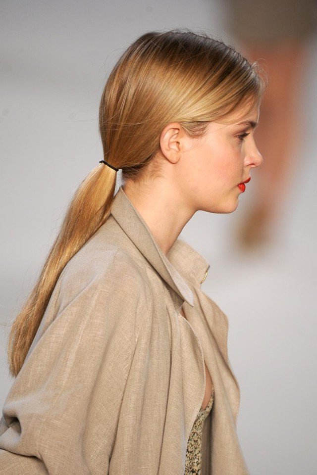 Simple low ponytail hairstyle