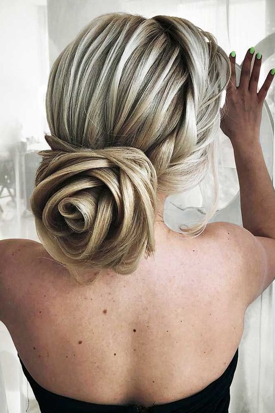 12 Amazing Updo Ideas for Women with Short Hair | Chignon hair .