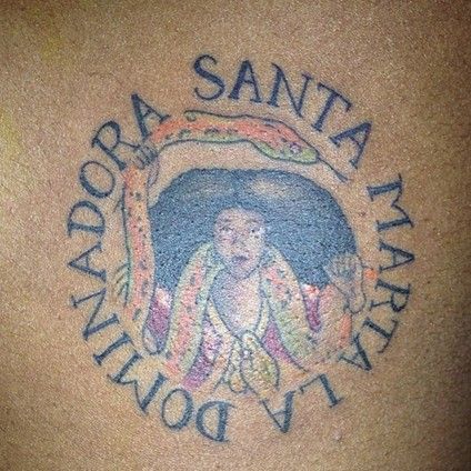 8 Azealia Banks Tattoos Bedeutung der "Santa Marta La Dominora .