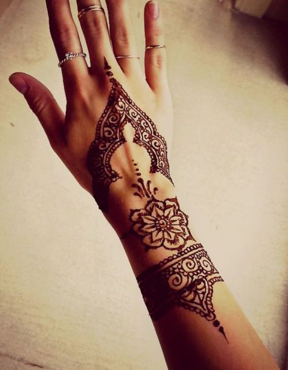 15 Beautiful Hand Tattoos for Both Men and Women | Modèles .