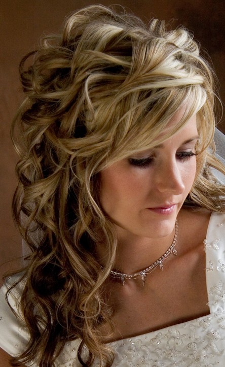 Beautiful Long Wavy Curly Hairstyle for Wedding - Hairstyles Week