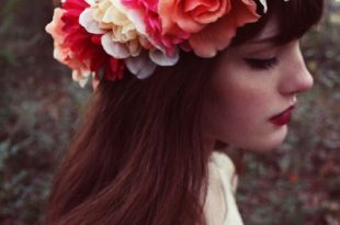 15 Best Hairstyles with Flower Wreaths for Fall | Couronne de .