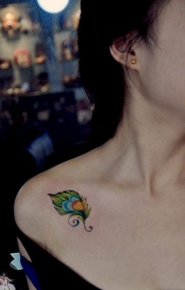 10 Impressive Peacock Tattoo Designs | Small feather tattoo .