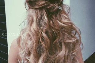 31 Half Up, Half Down Hairstyles for Bridesmaids | Ball hairstyles .