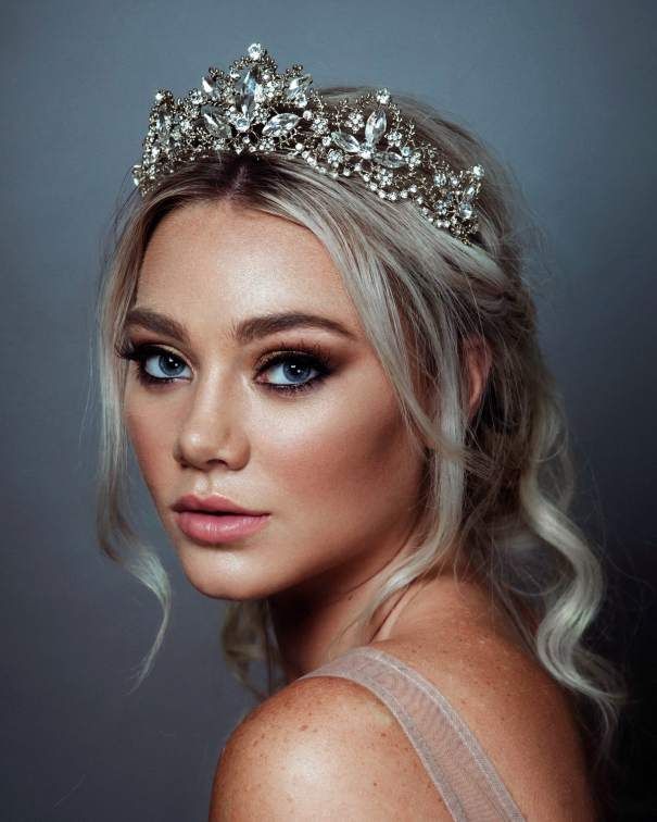 Beautiful Bridal Headpiece Trends for 2019 and How To Wear Them .