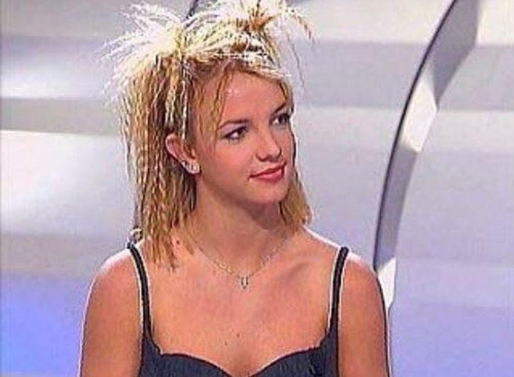 𝚛𝚘𝚜𝚎𝚢𝚙𝚎𝚊𝚌𝚑𝟼𝟼𝟼 | 90s hairstyles, Hair styles, Crimped ha