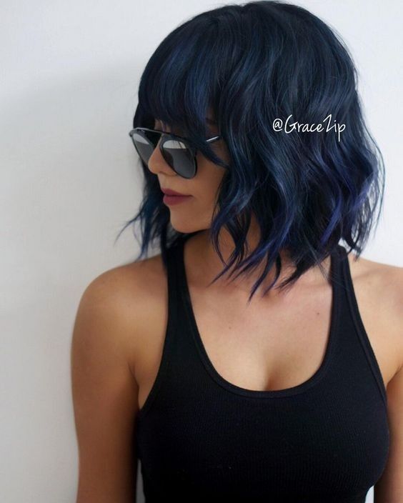 10 Intriguing Blue Hairstyles and Color Ideas 2020 | Halflang haar .