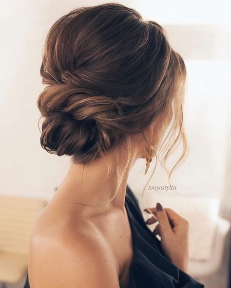 17 Trendy and Chic Updos for Medium Length Hair | Wedding hair .