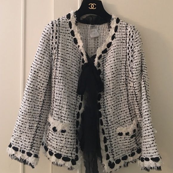 Classic black & White Chanel boucle jacket | Classic black white .