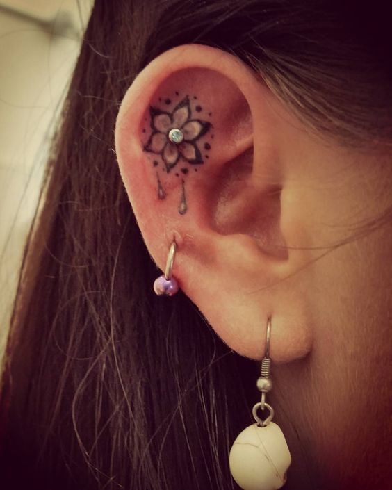 23 Tiny Ear Tattoos That Are Better Than Piercings | Ear tattoo .