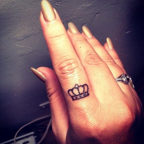 48 Crown Tattoo Ideas We Love | Crown finger tattoo, Finger tattoo .