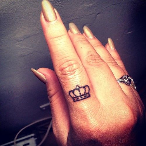 50 Fabulous Crown Tattoos You Should Not Miss (With images .