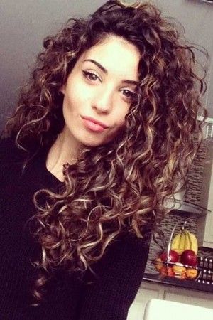 25+ Curly Hair Women | Cabello rizado largo, Cabello chino largo .