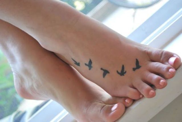 27 Small And Cute Foot Tattoo Ideas For Women - Styleoholic .