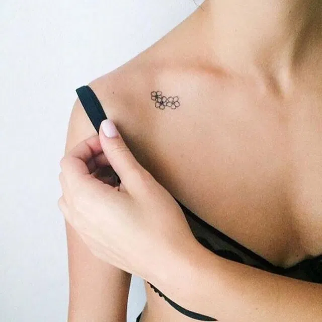 10+ Cute Tiny Tattoos You Can't Help But Love | Simplistic tattoos .