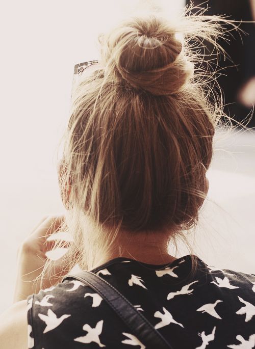 6 Steps to the Perfect Mom Bun | Pretty hairstyles, Rainy day .