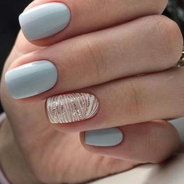 Cute nails art trend. Beautiful, simple, elegant nail art design .