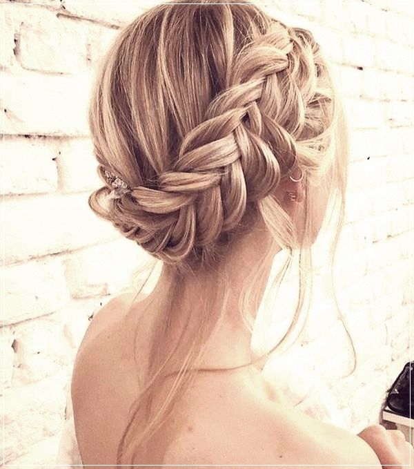 Exquisite hairstyles with braids 2019-2020: braids in different .