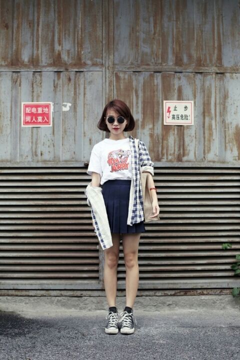 16 Fabulous Ways to Wear Sneakers | Asiatische mode, Outfit .