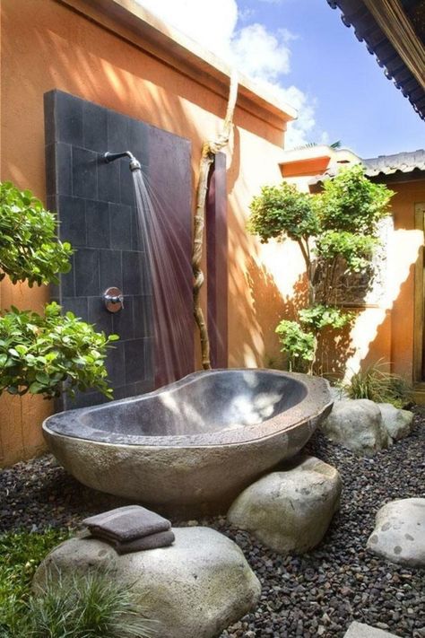 30 Cool Outdoor Showers to Spice Up Your Backyard | Outdoor tub .