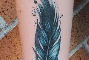 50 Beautiful Feather Tattoo Designs | Watercolor tattoo feather .