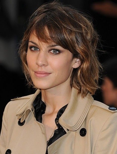 15 flattering Alexa Chung hairstyles | Hairstyles with bangs .