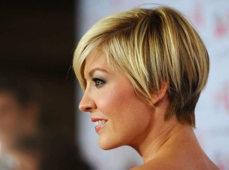 56 Super Hot Short Hairstyles 2020 - Layers, Cool Colors, Curls, Ban