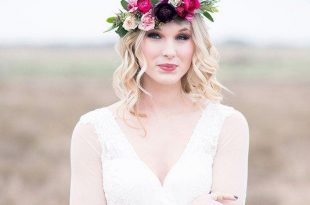 Boho #wedding hairstyle idea - loose waves with pink, floral crown .