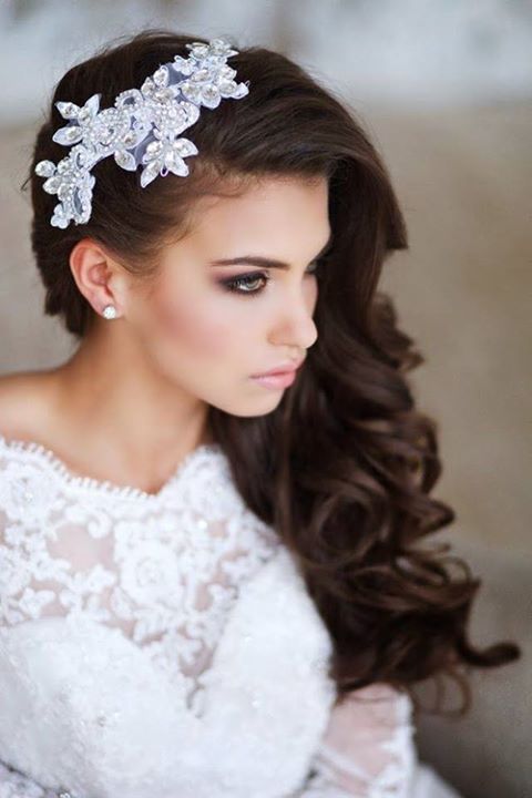 Gorgeous Brooch & Curled Side Parted Hairstyle} #hairstyles #hair .