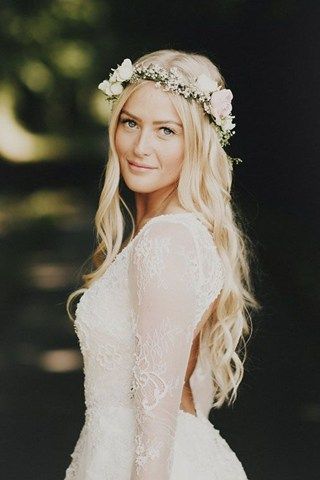 28 ways to wear flowers in your hair on your wedding day | Wedding .