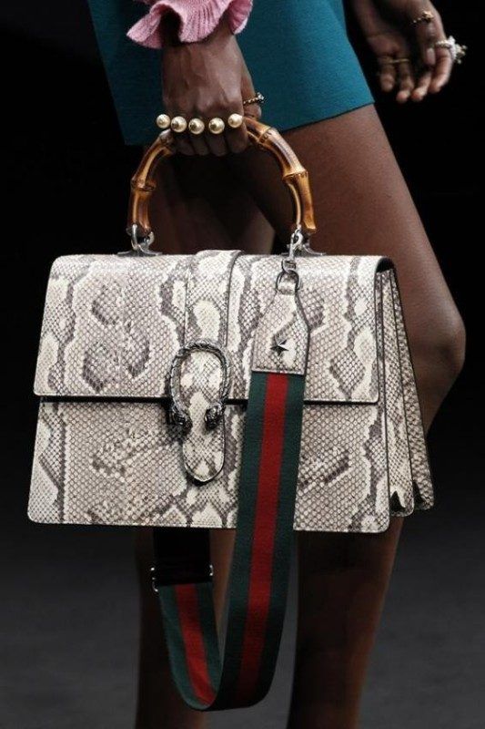 26+ Awesome Handbag Trends for Women in 2020 | Fashion handbags .