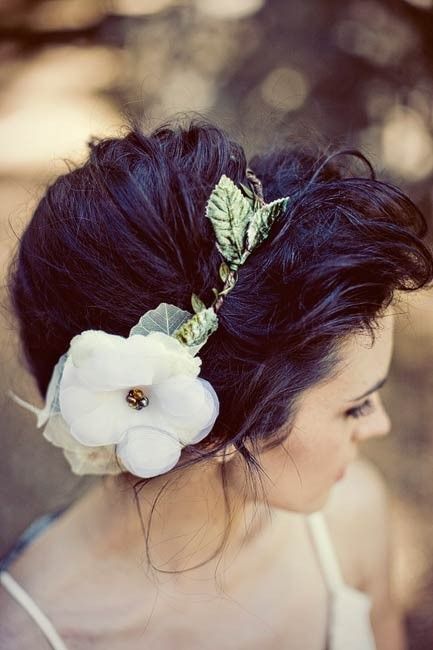 How to Use Flowers to Spice up Your Hairstyles - Pretty Desig