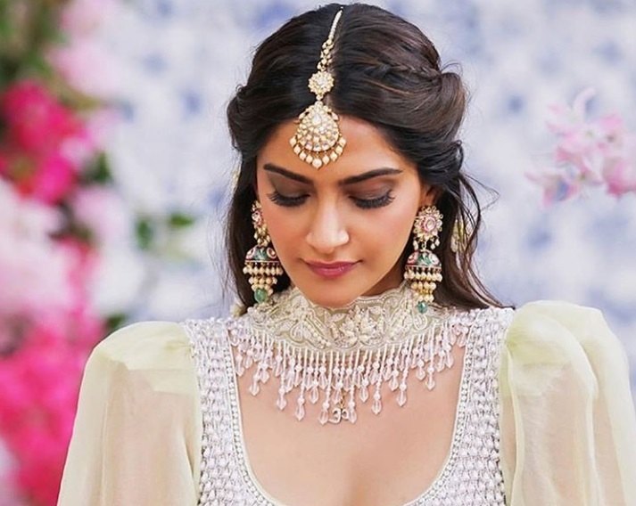 17 of the best Indian wedding hairstyles for your big d