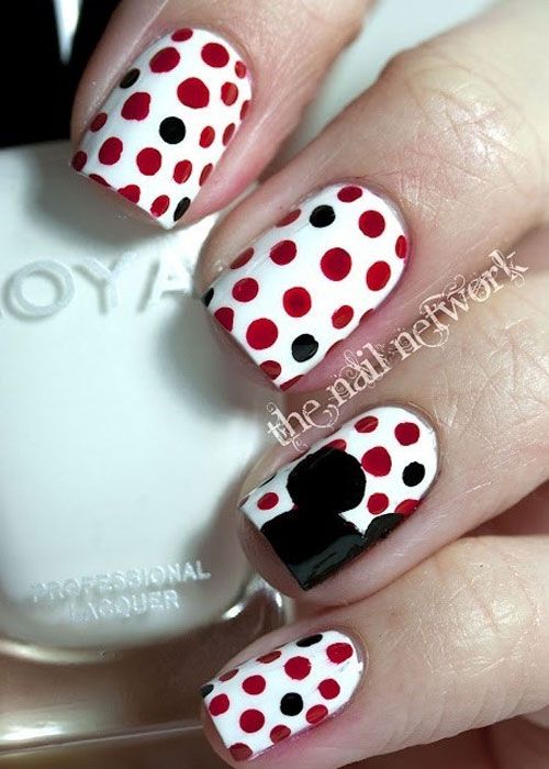 14 Ingenious Mickey Mouse Nail Art Designs | Mickey nage