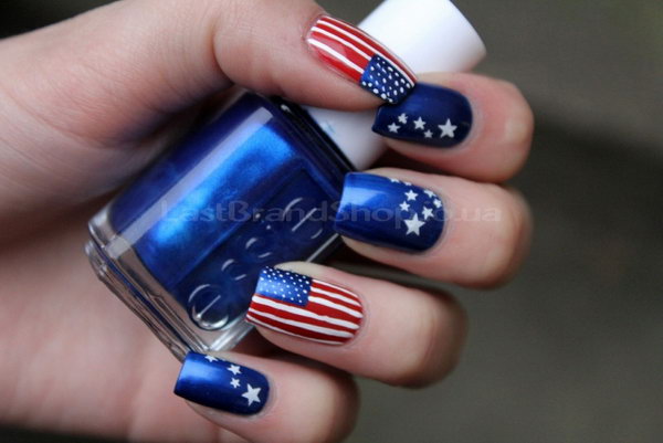 30+ American Flag Inspired Stripes and Stars Nail Ideas .