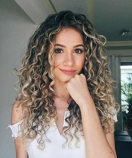 Unbelievable Long Curly Hairstyles for Women To Reach Perfection .