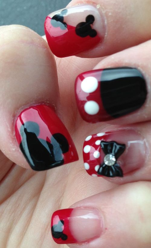 Nail Art Design Ideas perfecto para una matine | Mickey nails .