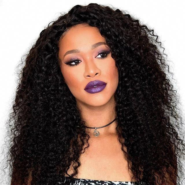 Medium length curly hairstyle you must have this season,the makeup .