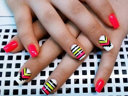 40+ Stripes Nail Art Ideas To Try N